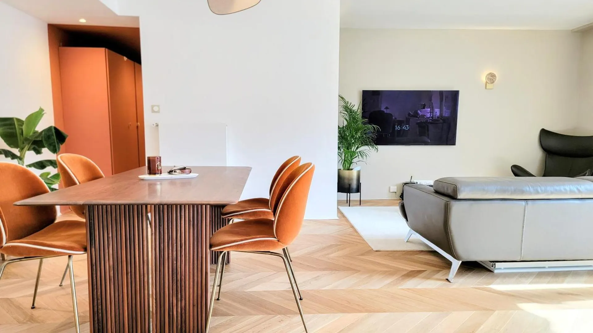 Luxury Flat With Balcony Near Arc De Triomphe Paris