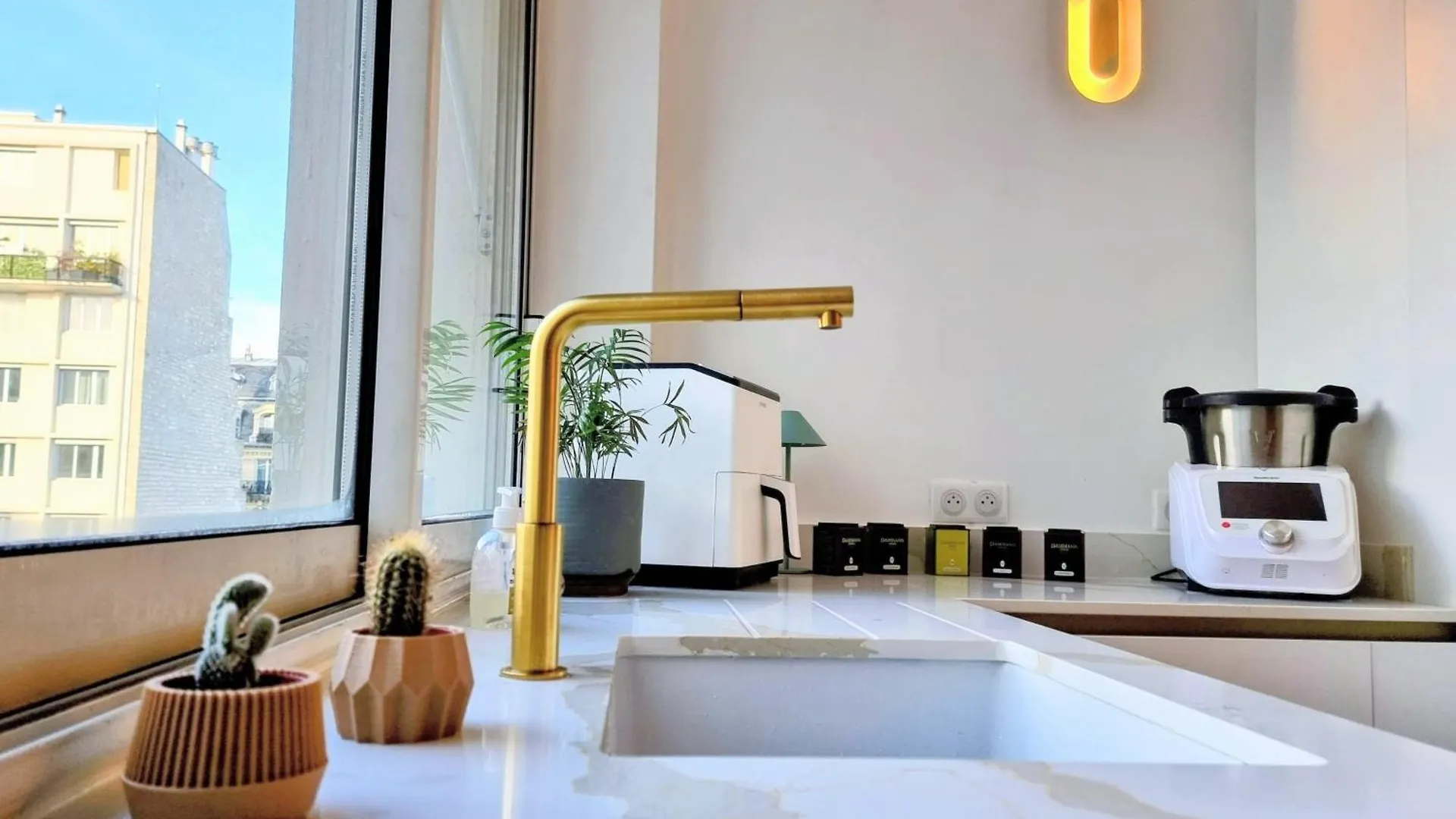 Luxury Flat With Balcony Near Arc De Triomphe *