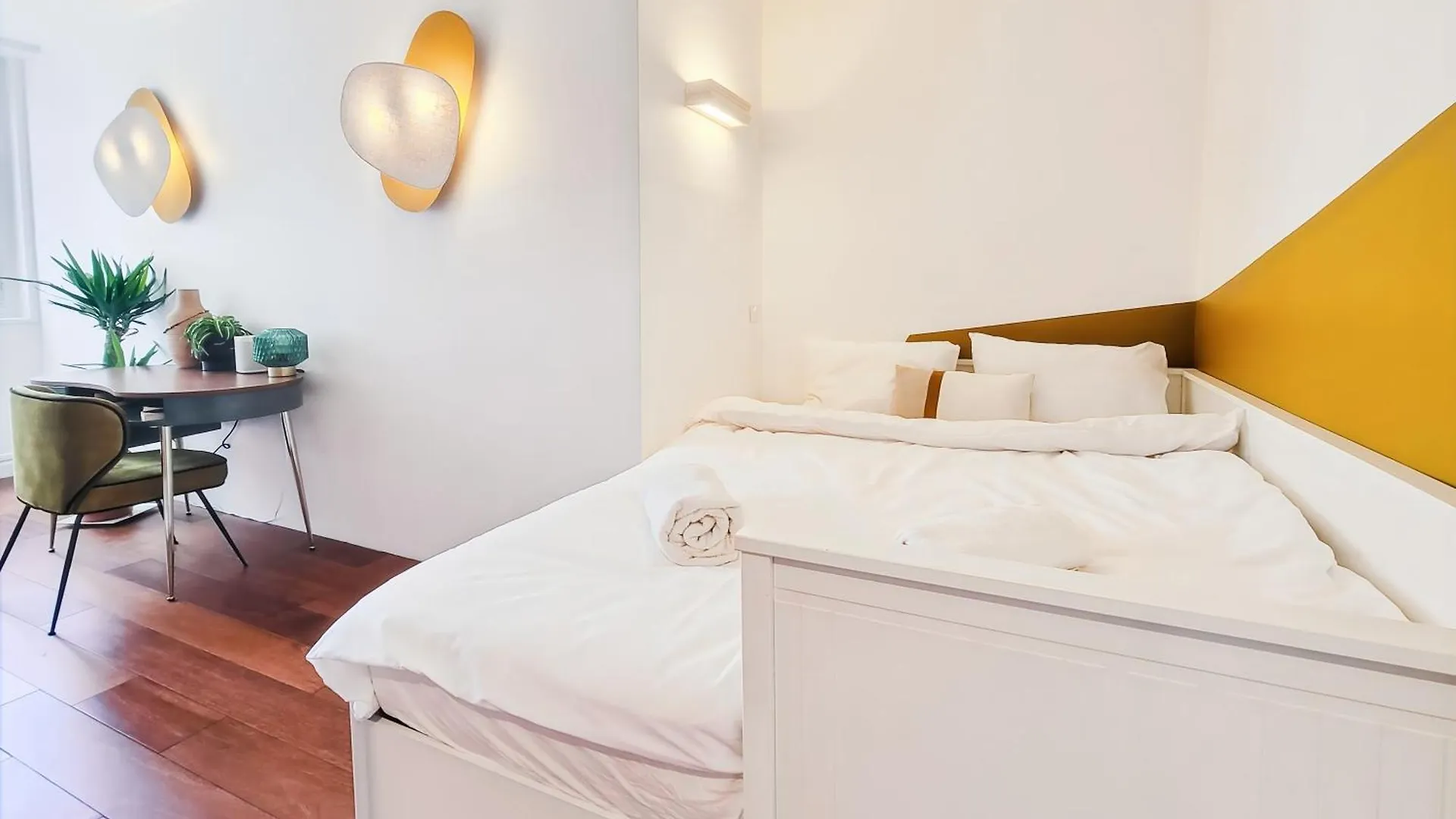 Luxury Flat With Balcony Near Arc De Triomphe Апартаменты Париж